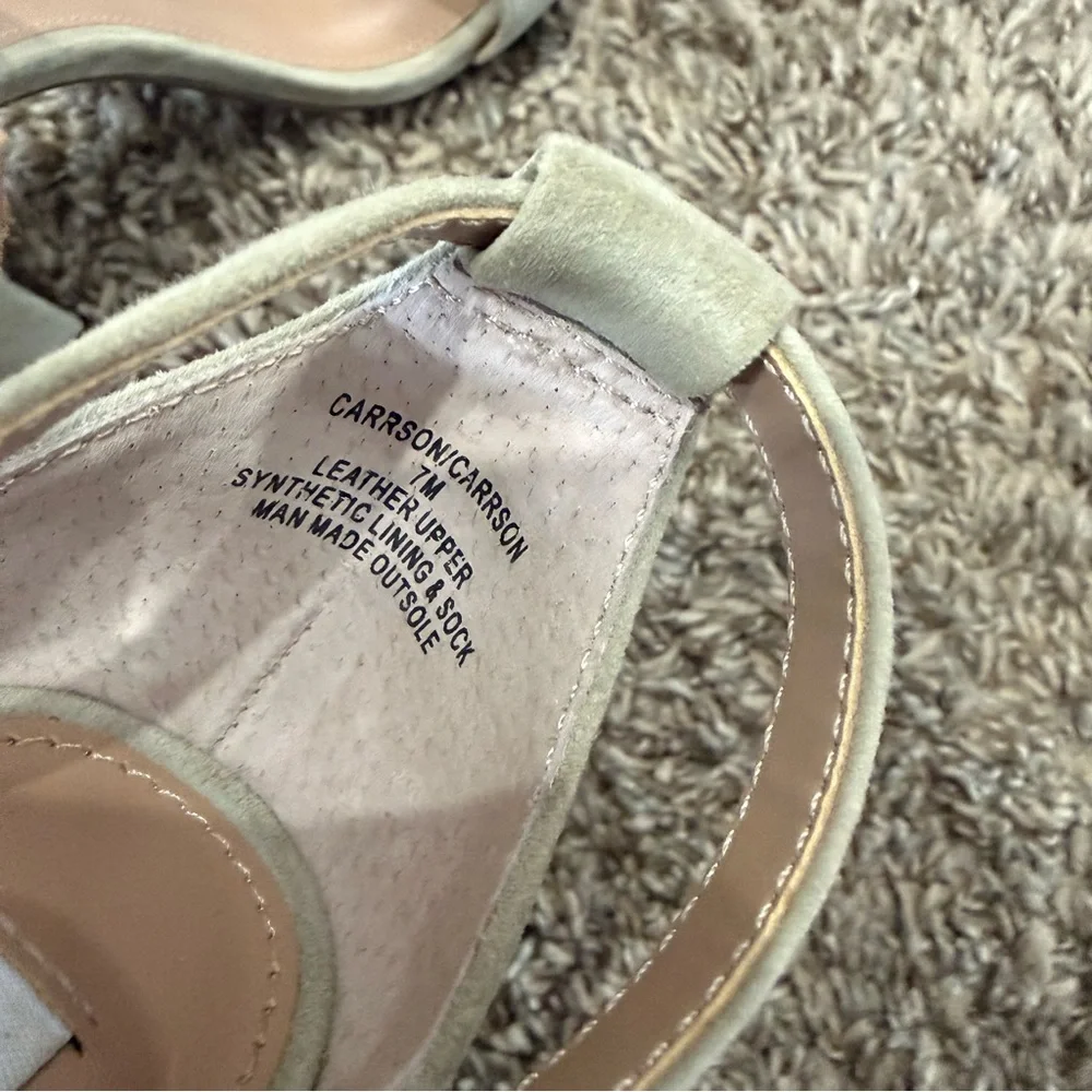 Steve Madden Carrson Sandals / Block Heels Size 7 in Grey/Taupe Suede Leather